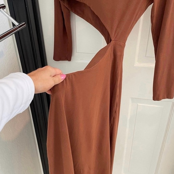 Astr the Label brown long sleeve midi dress with cut outs size small - Picture 6 of 7